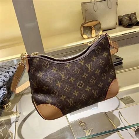 are louis vuitton cheaper in italy|buying louis vuitton in italy.